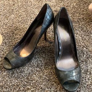 Great condition Enzo gray croc peep toe sz 8